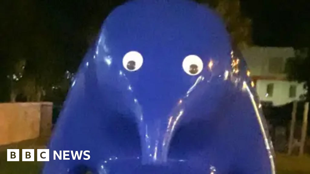 Australia: Graffiti conviction for woman who stuck googly eyes on Blue Blob