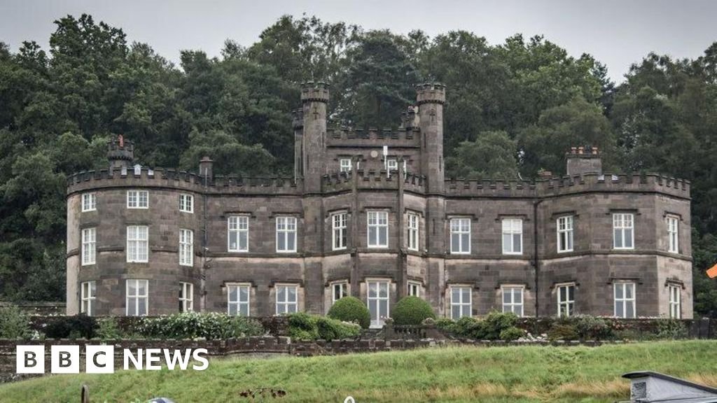 No Art festival organisers offer refund over location backlash