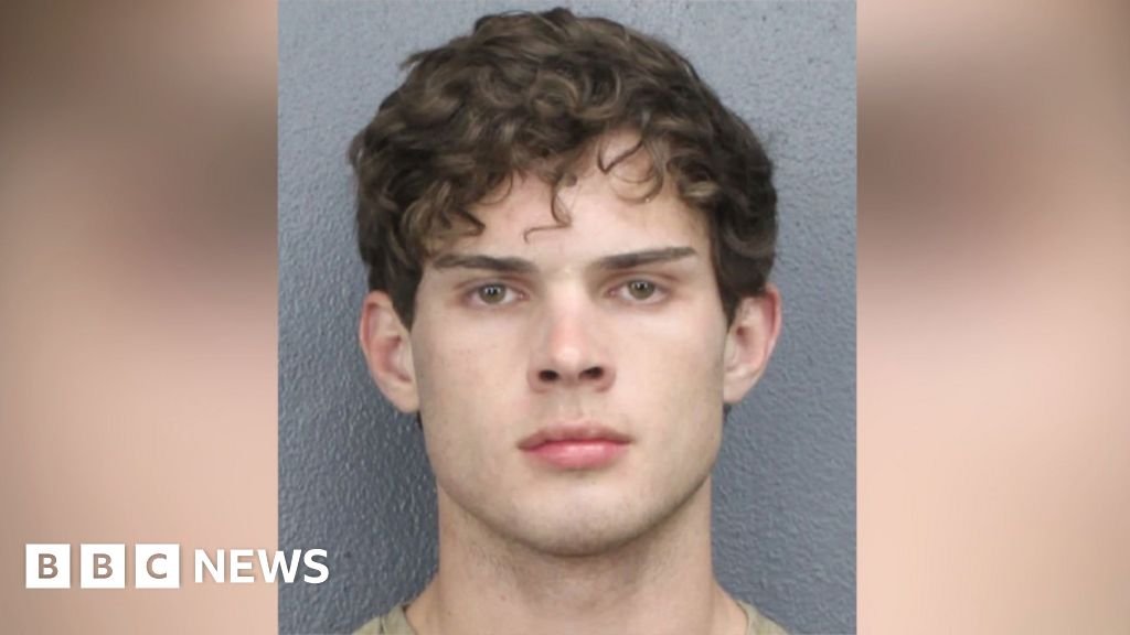 Influencer Clavicular arrested on battery charge in Florida
