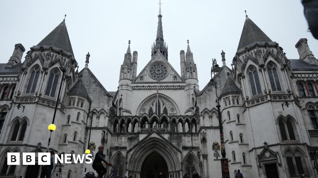 Private investigator denies ‘switching sides’ in Mail publisher case