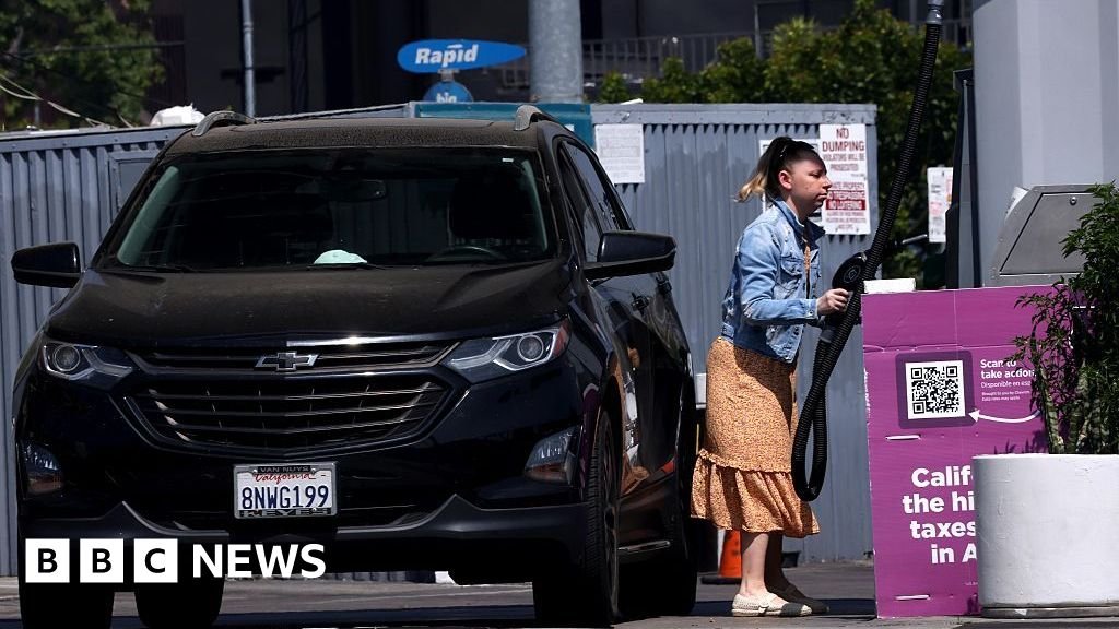 US gas price tops $4 for first time since 2022