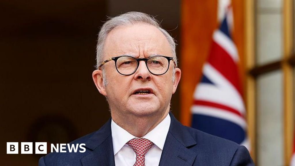 Anthony Albanese: Australia PM heckled at Sydney mosque Ramadan event