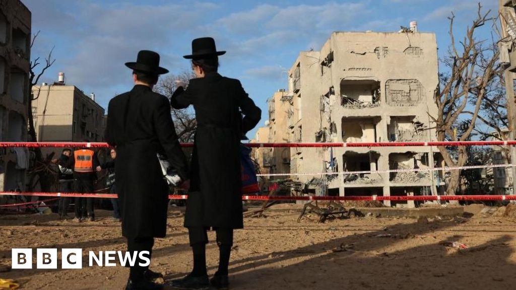 Iran war: Missiles injure 180 in towns near Israeli nuclear site