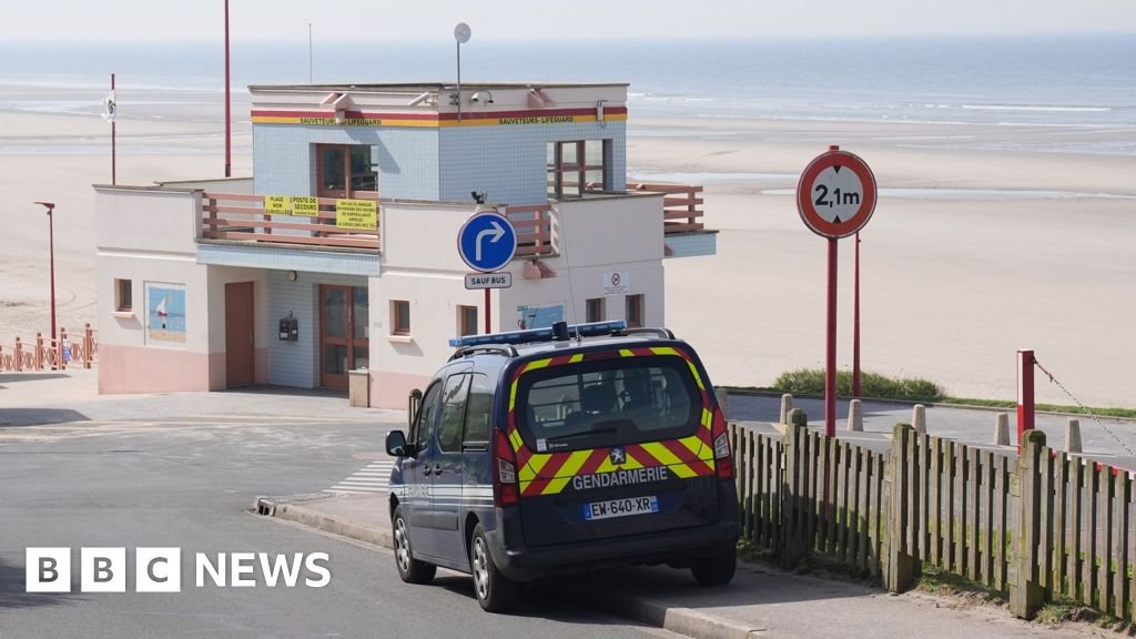 Four people die trying to board small boat in Channel crossing attempt