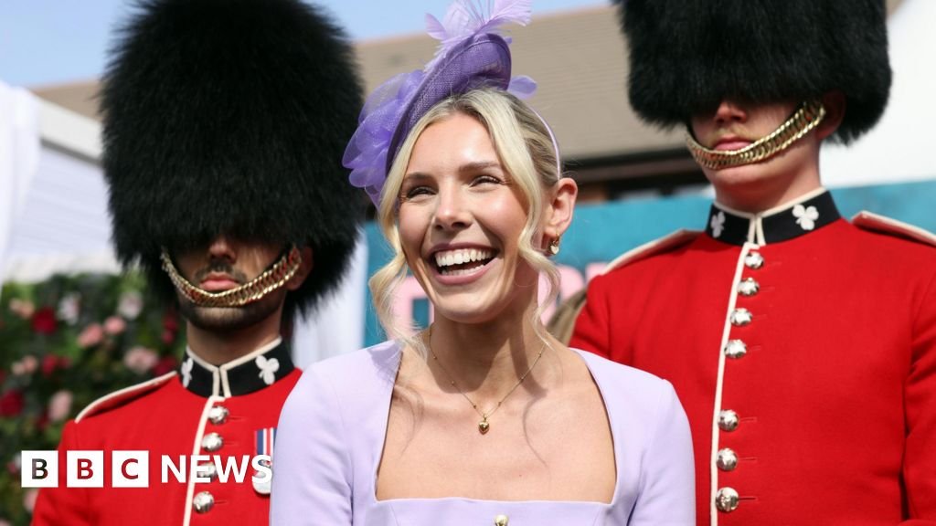 Sun shines on Grand National Ladies Day’s stunning style