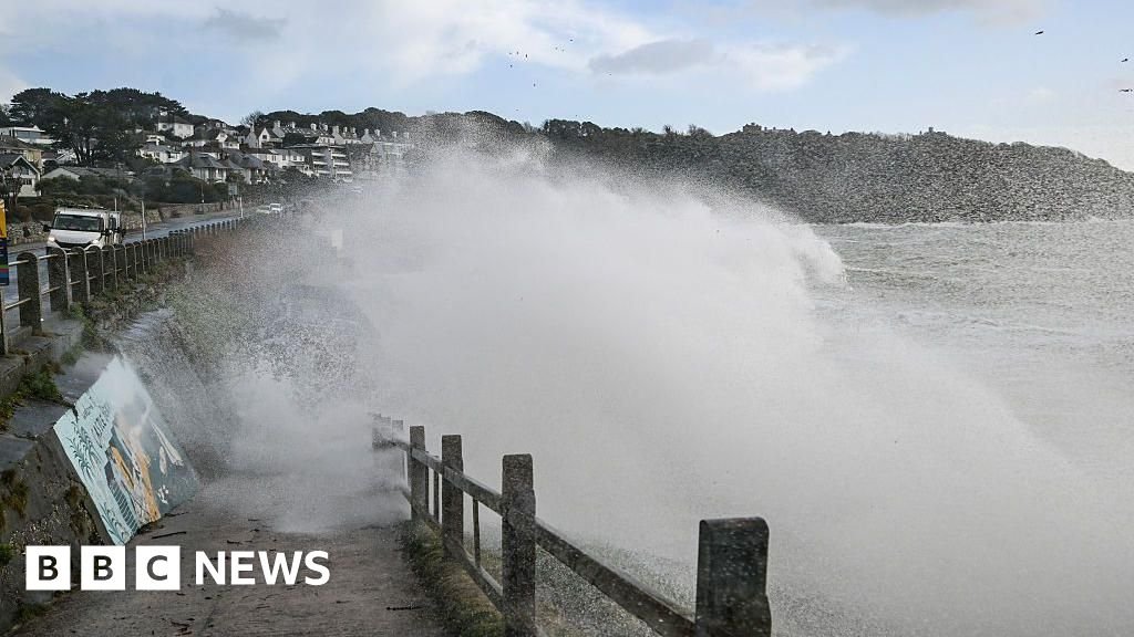 Storm Dave: Amber warning in force as storm to deepen into Easter Sunday