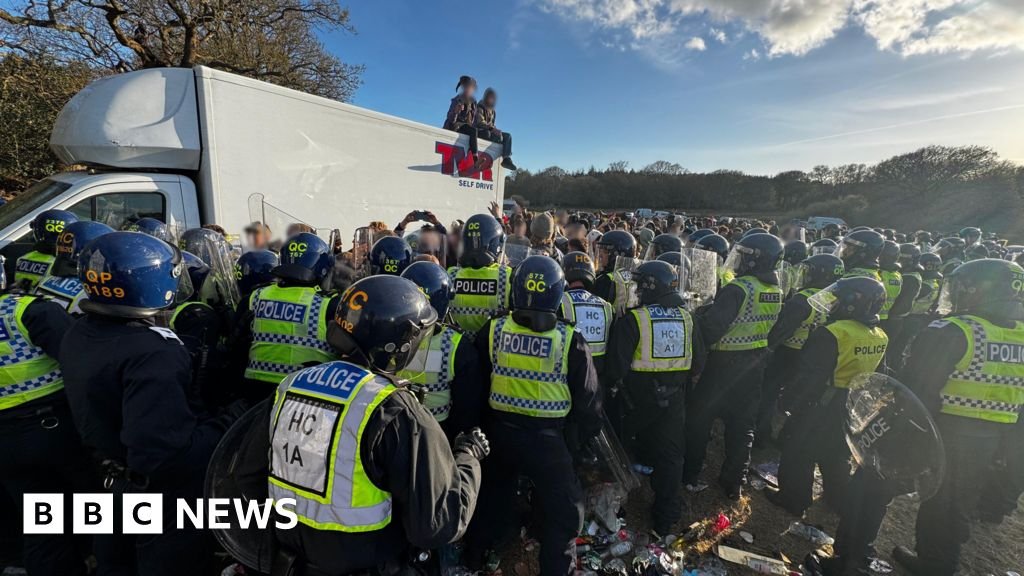 Police pelted with missiles as East Lulworth rave halted