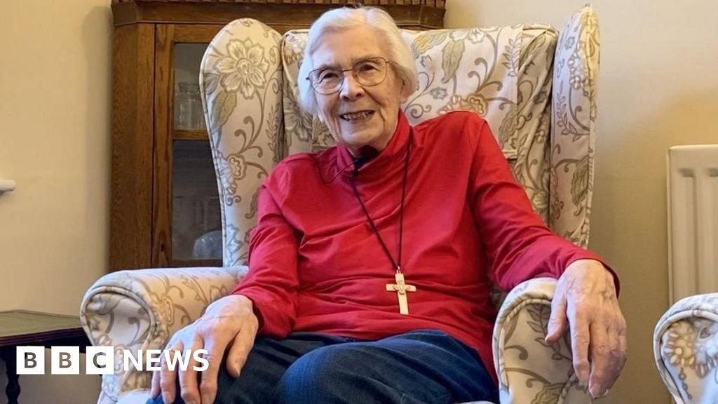 Call the Midwife praised by one of the West Midlands nuns who inspired it