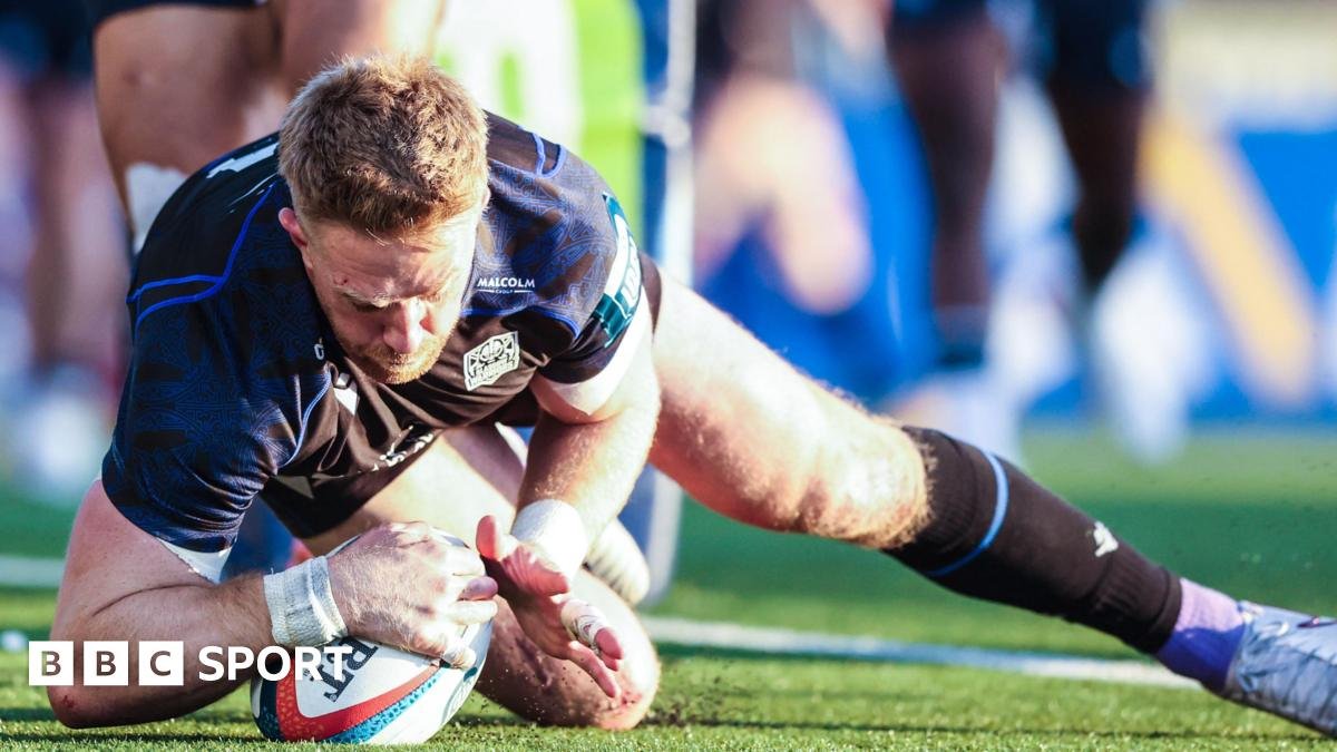 Glasgow Warriors 28-14 Connacht: Hosts reach United Rugby Championship semi-finals