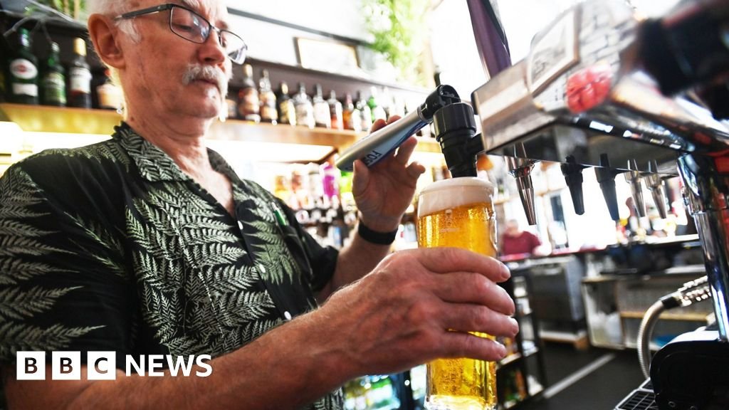 British pubs closing at a rate of almost two per day in 2026