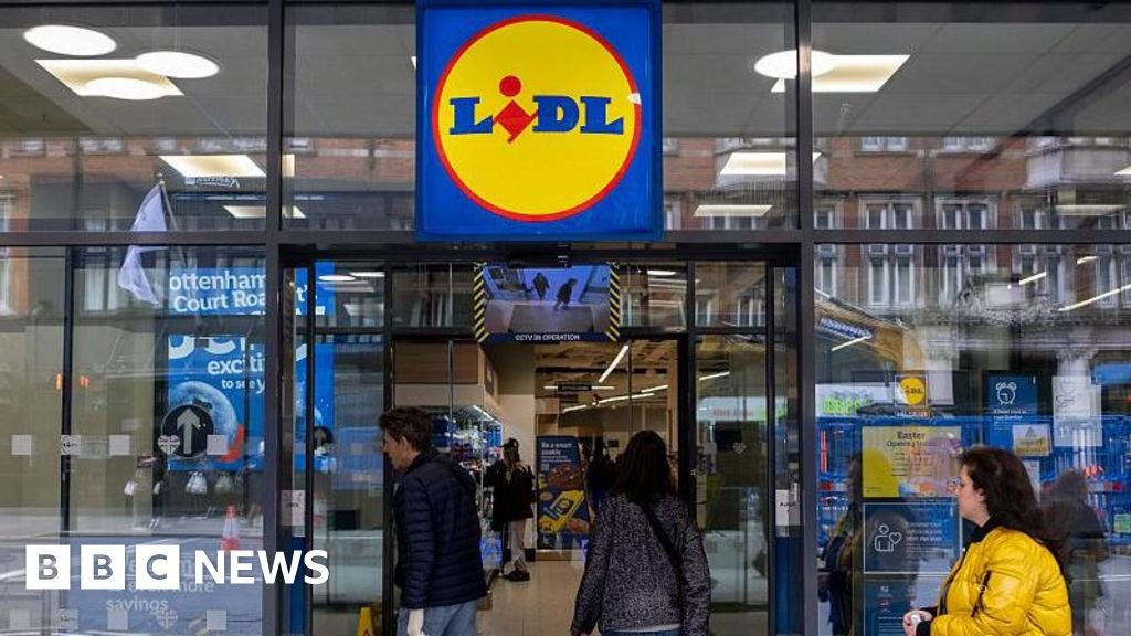 Lidl’s loyalty card becomes less generous, shoppers say