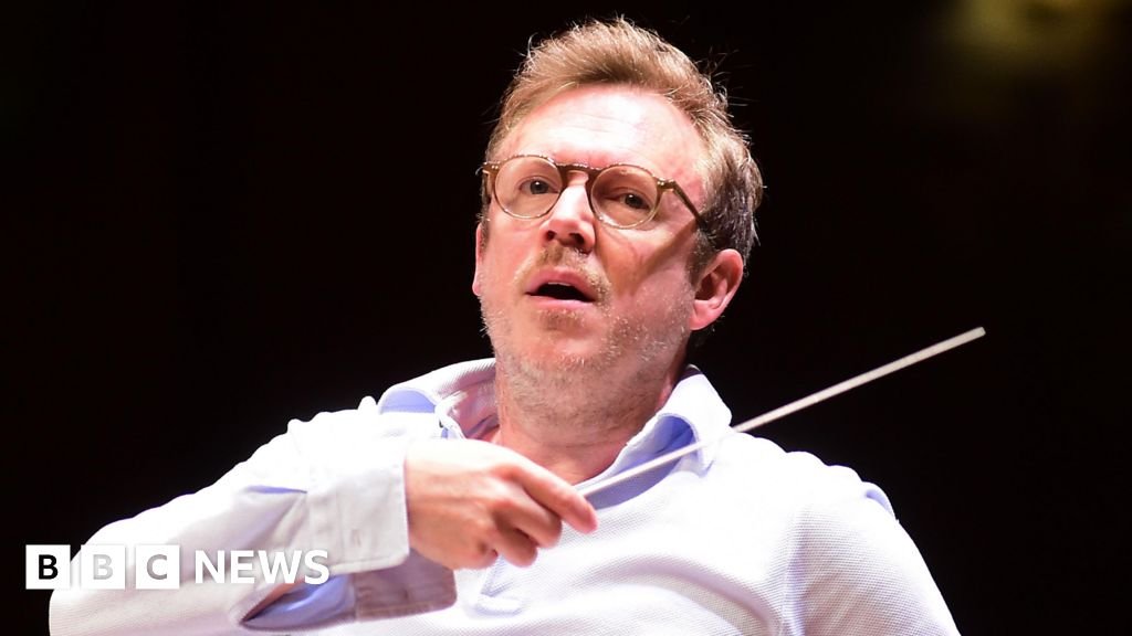 Daniel Harding: British conductor named LA Philharmonic’s music director – and keeps part-time pilot job