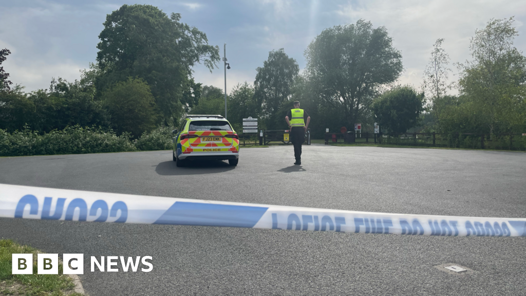 Man dies after being rescued from Nottinghamshire lake