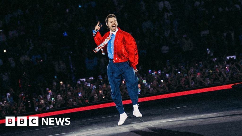 Harry Styles tour to review staging after fan complaints