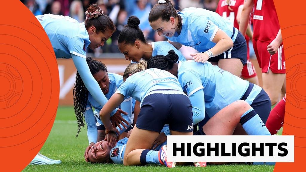 Women’s Super League: Manchester City snatch late win over Liverpool