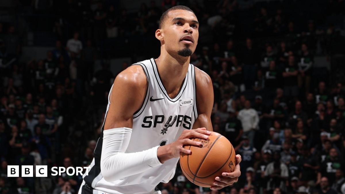 NBA play-offs: San Antonio Spurs and New York Knicks win on the road in the Conference semis