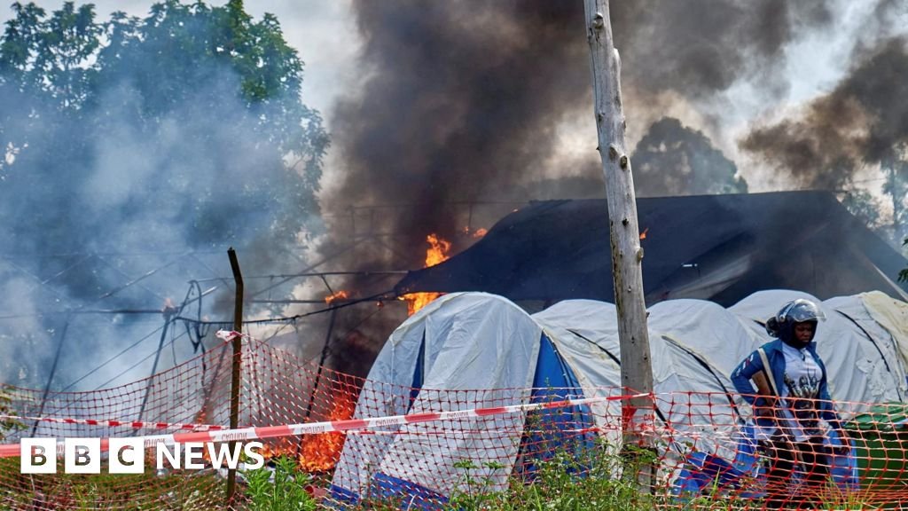 Ebola outbreak in DR Congo: Angry crowd sets Rwampara hospital tents on fire