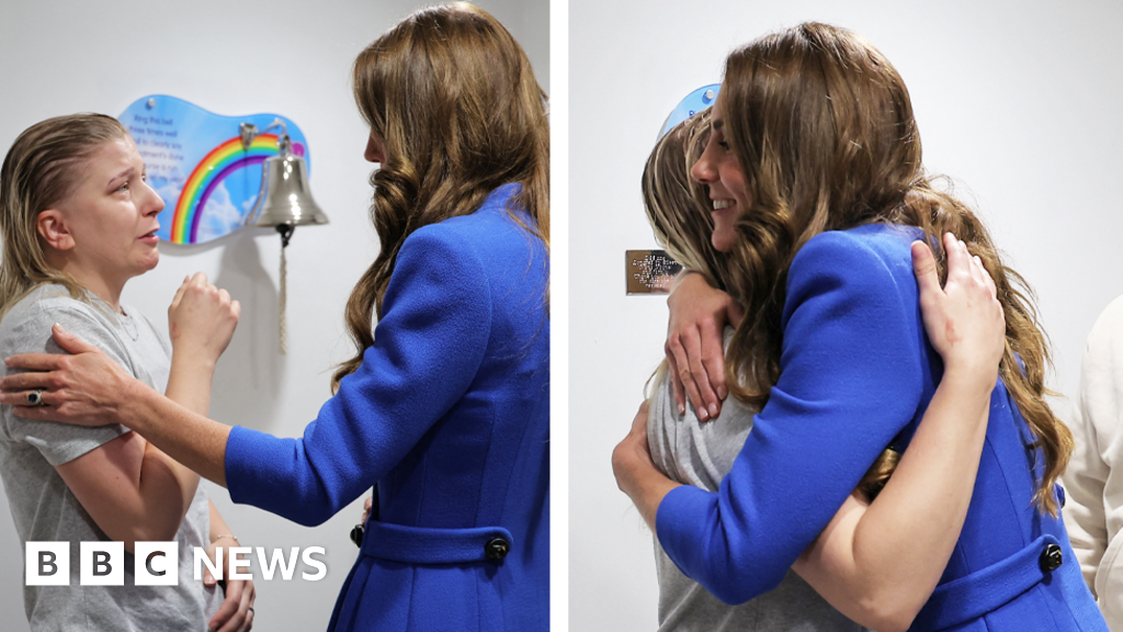 Kate hugs mum ringing ‘end of cancer treatment’ bell at hospital