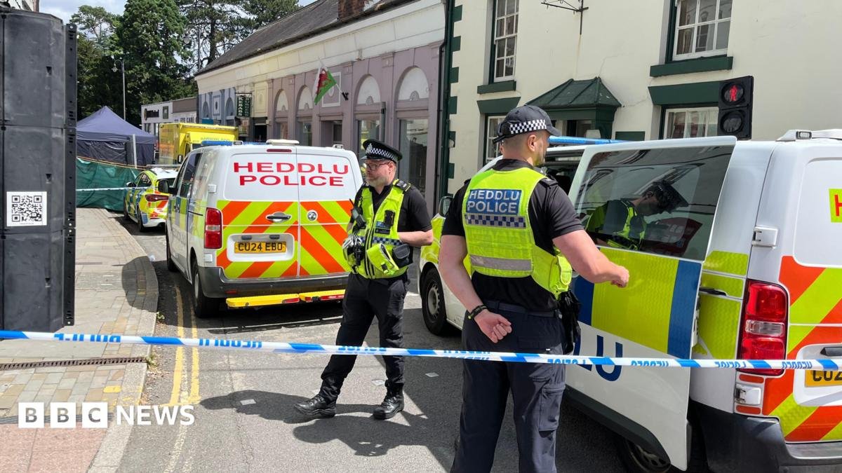 Welshpool: Man dies on street prompting murder investigation