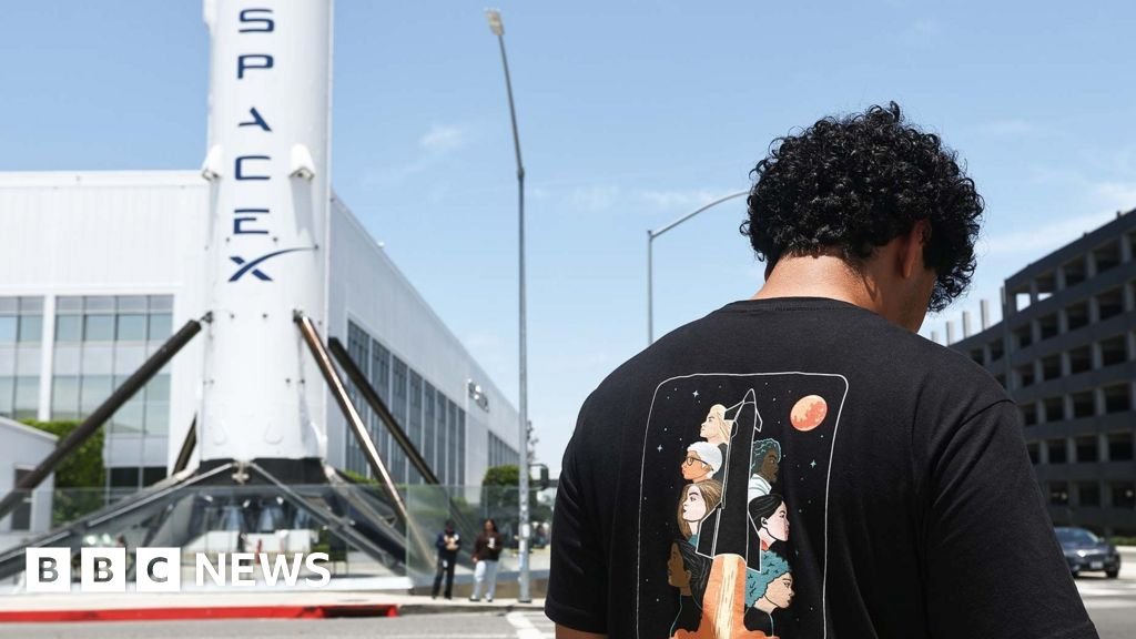 Musk’s SpaceX share sale: Four things you need to know