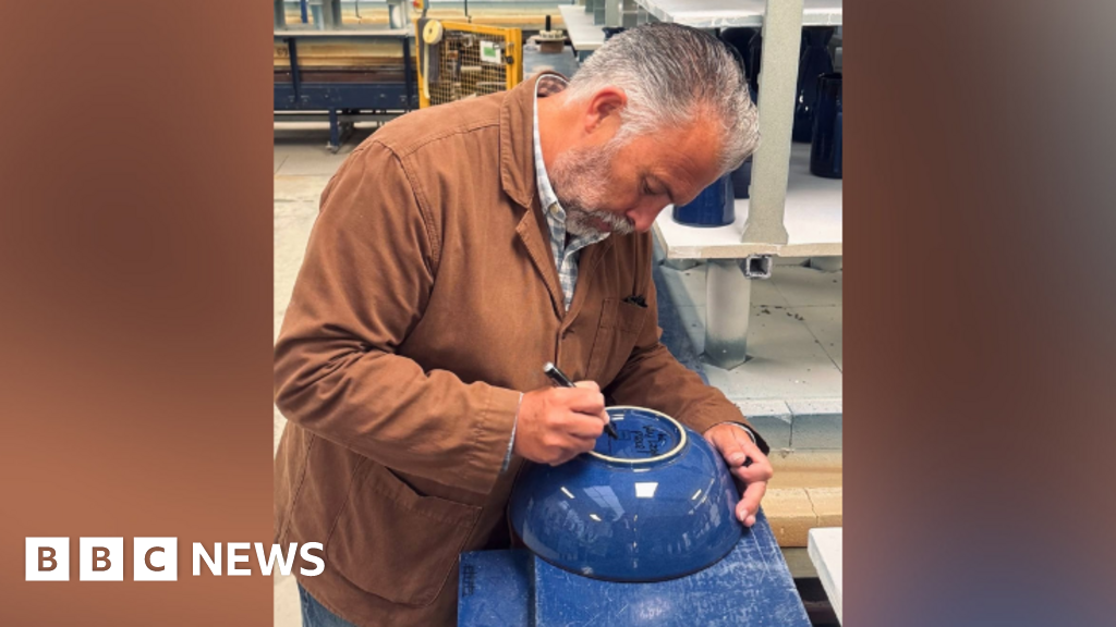 Final piece of ‘iconic’ Denby Pottery signed by designer
