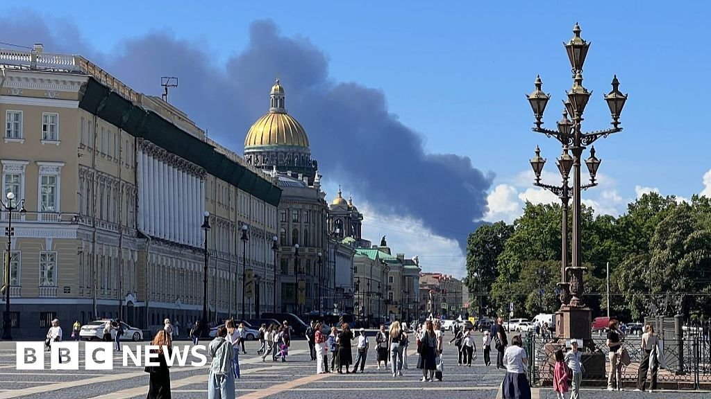 Steve Rosenberg: Lasting image of Russia’s economic forum is plume of smoke over St Petersburg