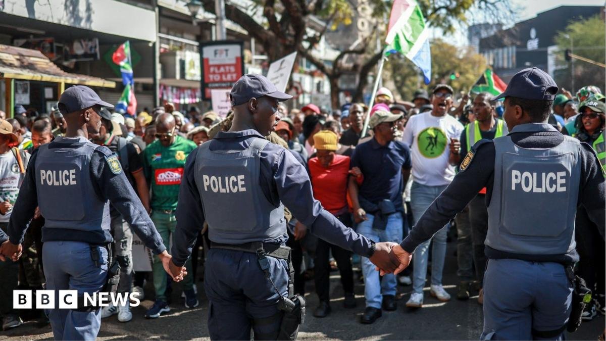 South African anti-migrant protests: Thousands march amid heavy security deployment