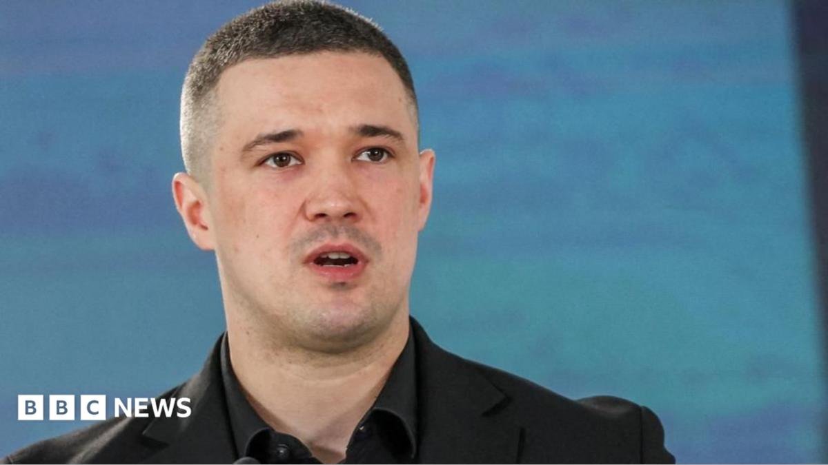 Ukrainian soldiers criticise removal of popular defence minister