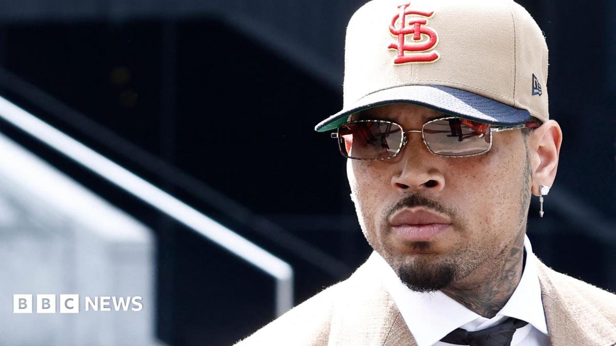 Chris Brown: US singer pleads guilty to affray over ‘vicious’ nightclub attack in London