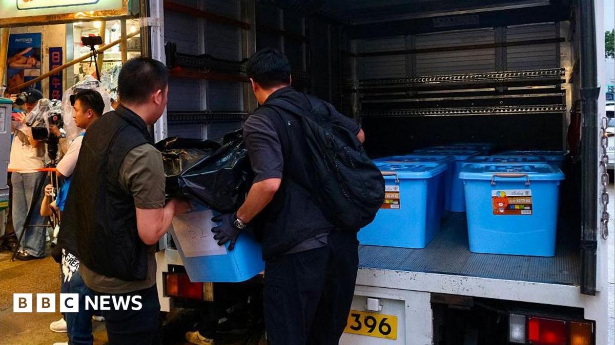 Five arrested after raid on two Hong Kong independent bookshops