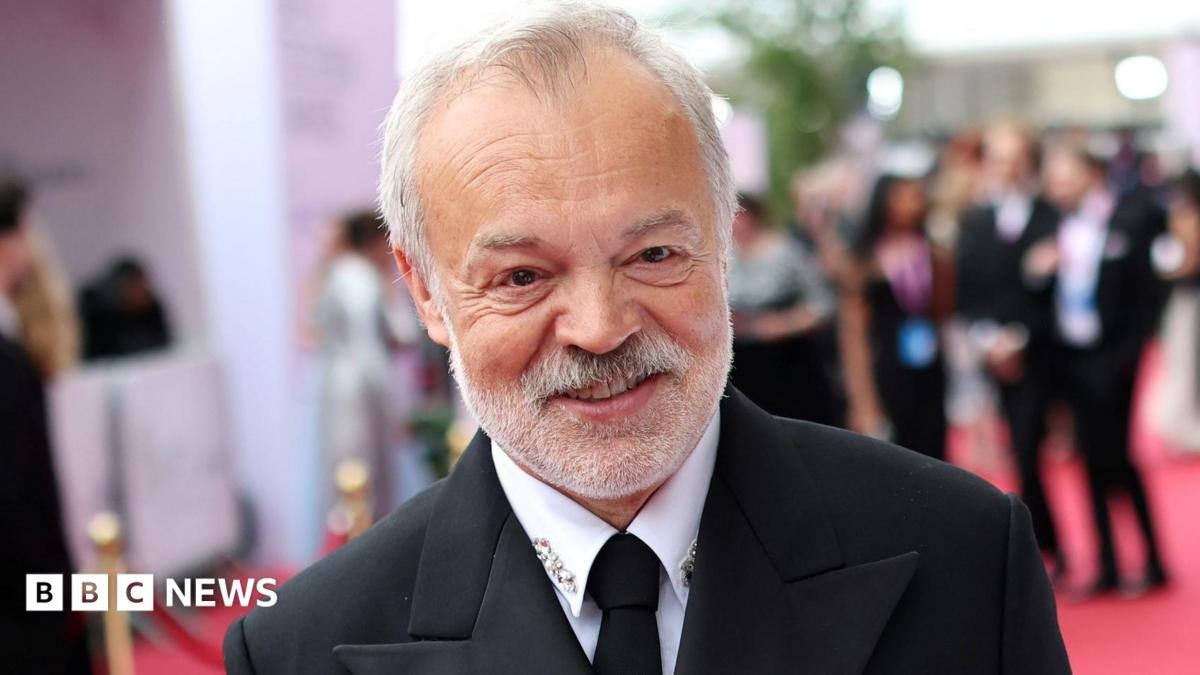 Graham Norton and Phoebe Waller-Bridge spotted in New York before rumoured Swift wedding