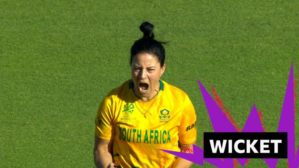 Women’s T20 World Cup: England vs South Africa – Marizanne Kapp bowls Danni Wyatt-Hodge