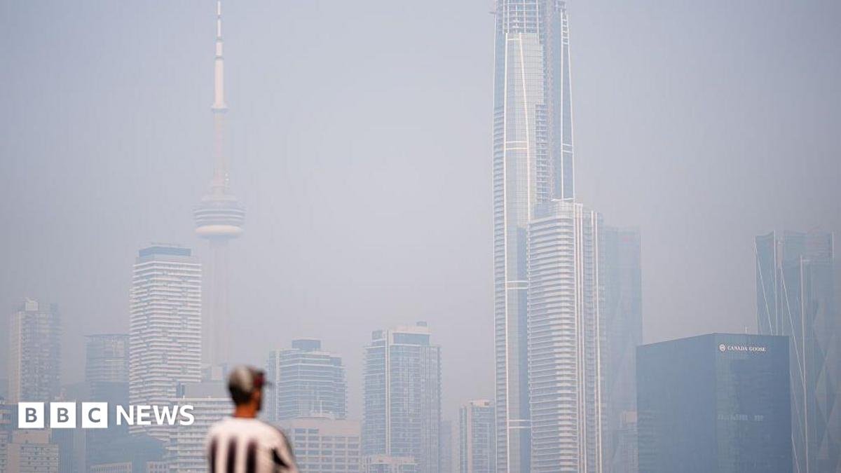 Hundreds of Canada wildfires prompt US air quality alerts as smoke spreads south
