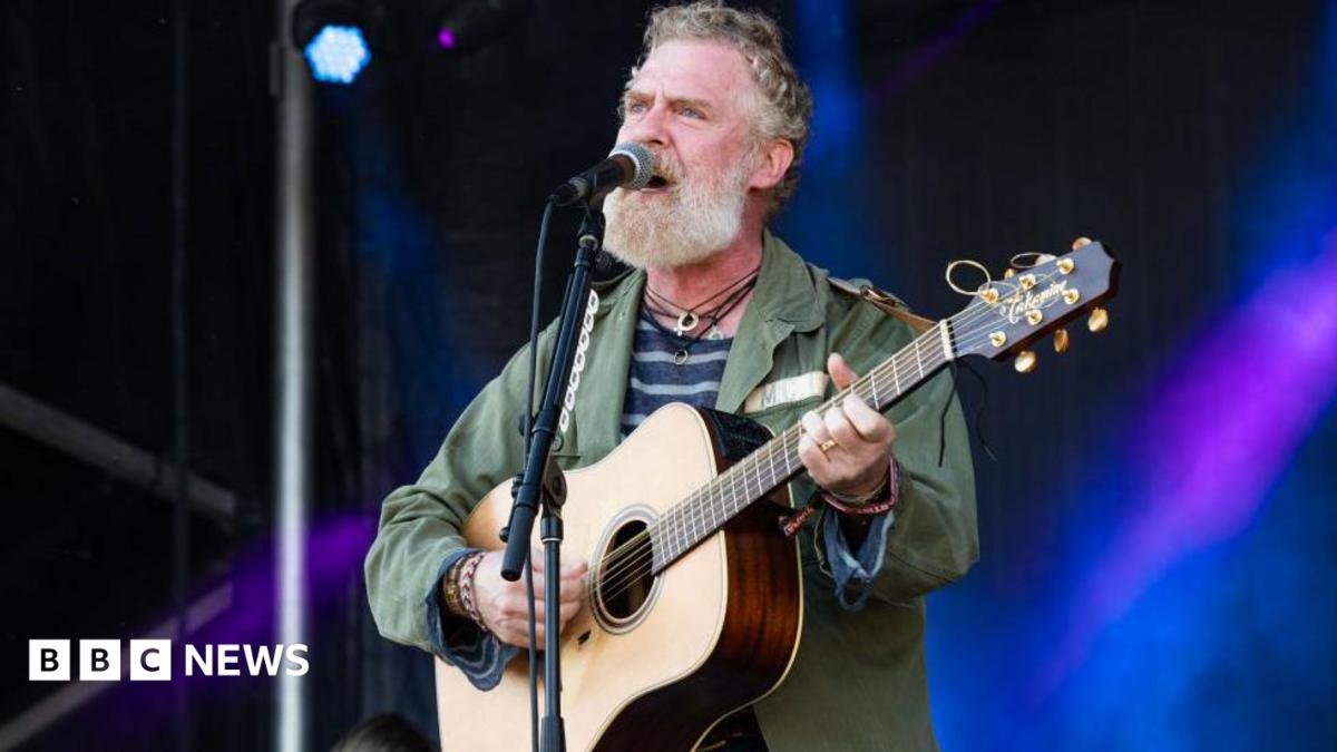 Glen Hansard: ‘It’s just a loss to Ireland’: Fans pay tribute at public wake